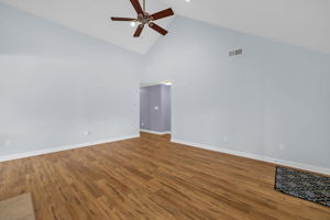 522 Glovenia St-6
