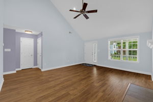 522 Glovenia St-7