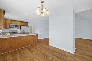 522 Glovenia St-10