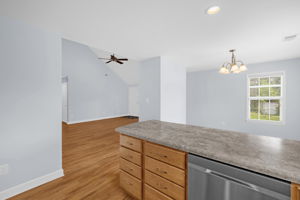 522 Glovenia St-15