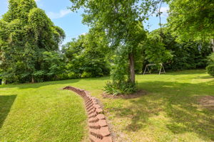 522 Glovenia St-30