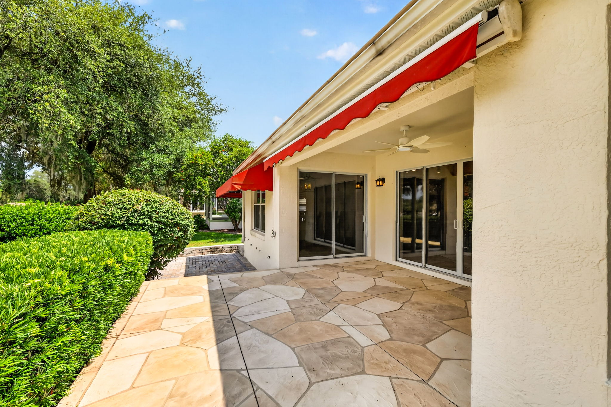 Lanai with Retractable Awni