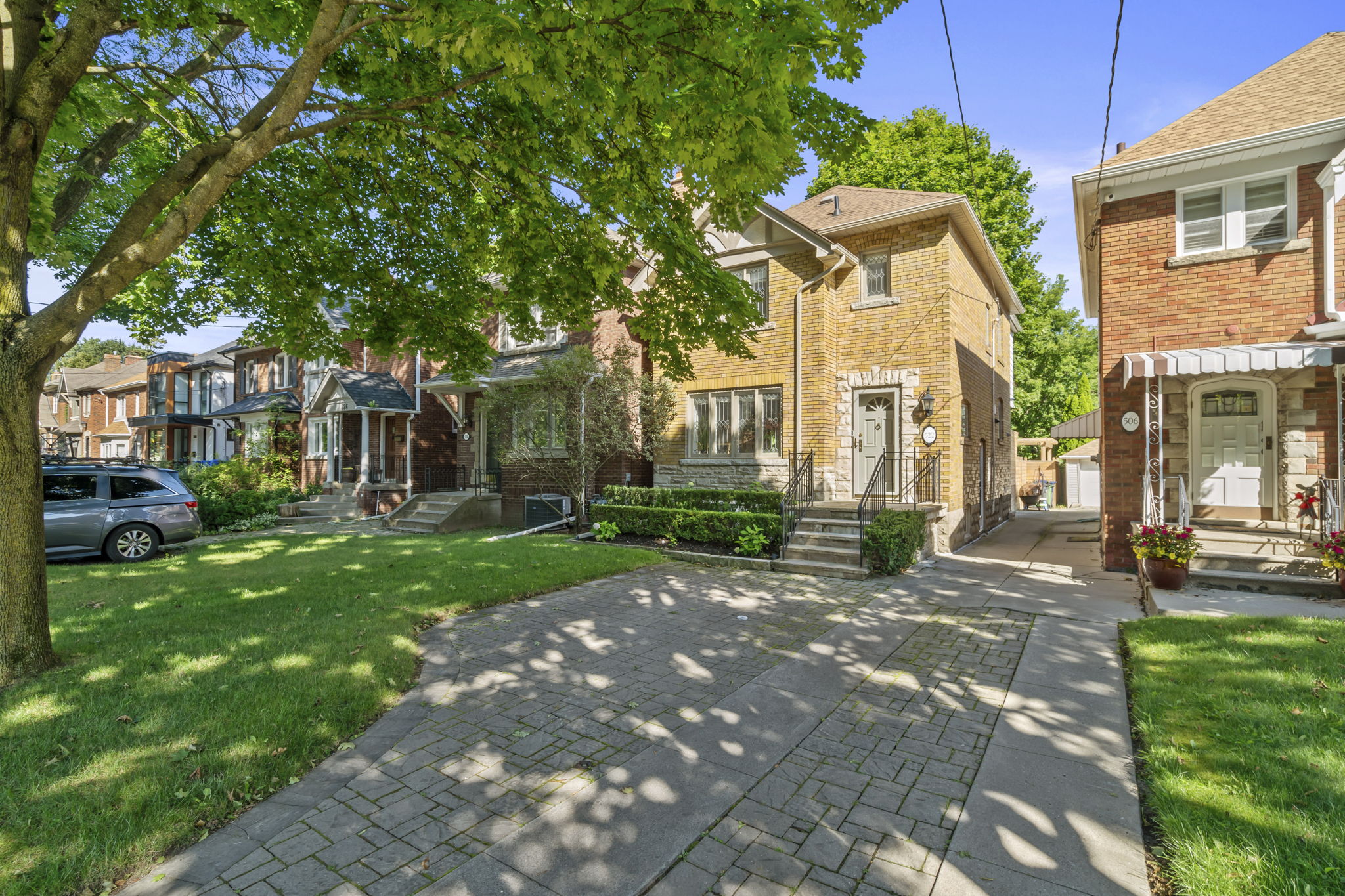 522 Roselawn Ave Toronto, ON M5N 1J8