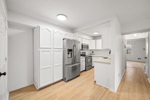 522 Stewarton Ct-4