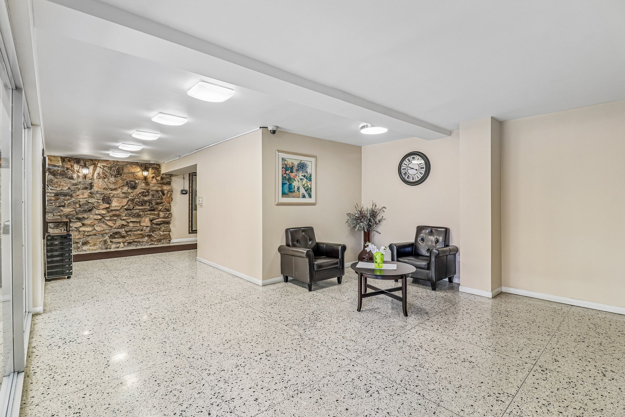 Oakton St 410-S0505-005.jpg