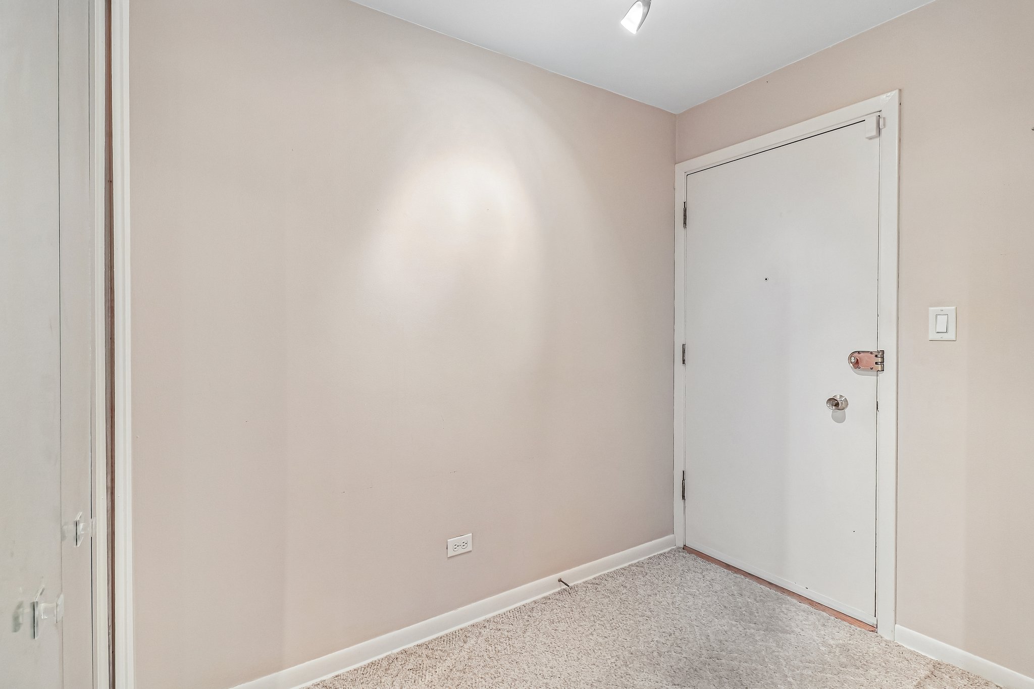 Oakton St 410-S0505-009.jpg