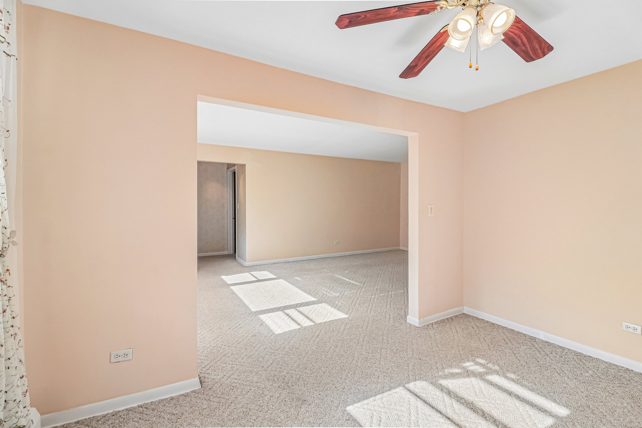 Oakton St 410-S0505-010.jpg