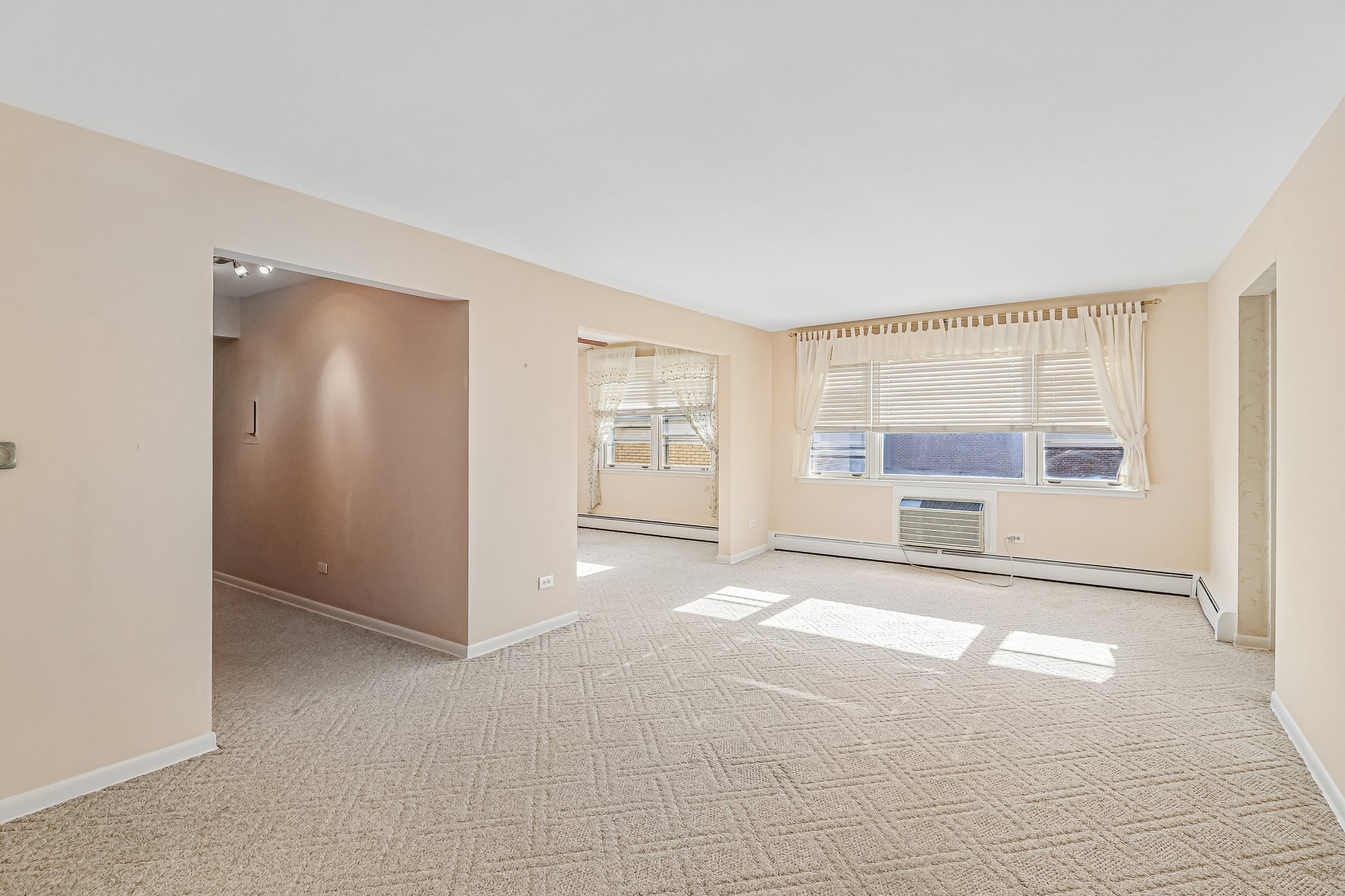 Oakton St 410-S0505-014.jpg