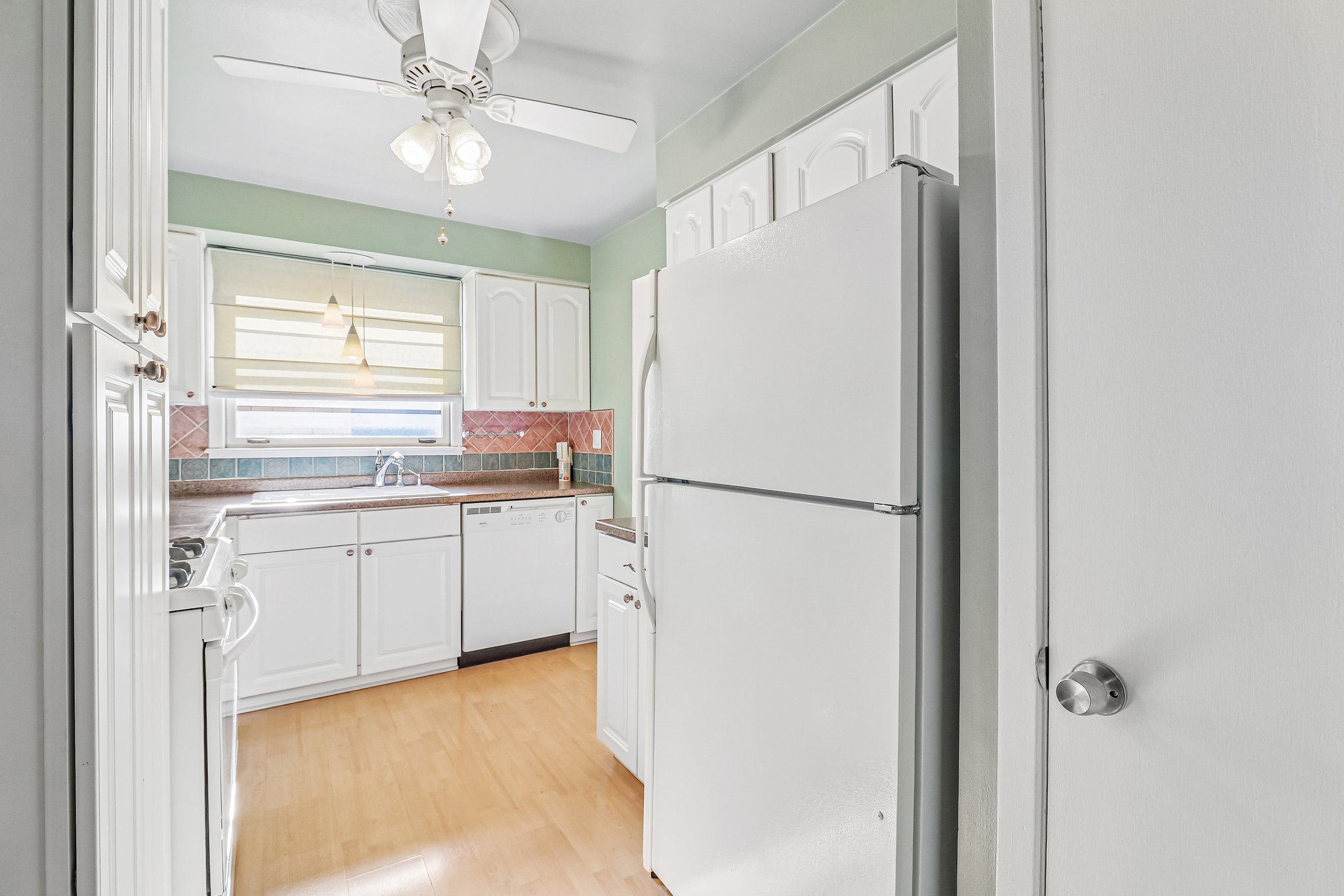 Oakton St 410-S0505-015.jpg