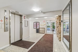 Oakton St 410-S0505-007.jpg