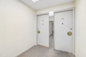 Oakton St 410-S0505-008.jpg
