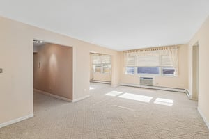 Oakton St 410-S0505-014.jpg