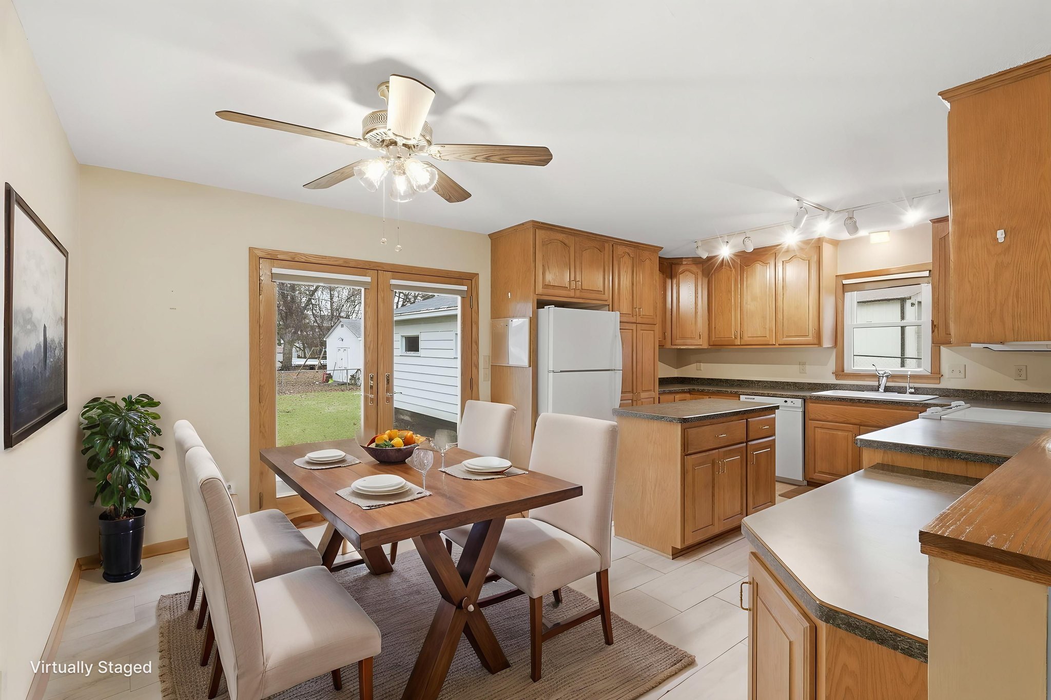 0Y0A6166 virtually staged.jpeg