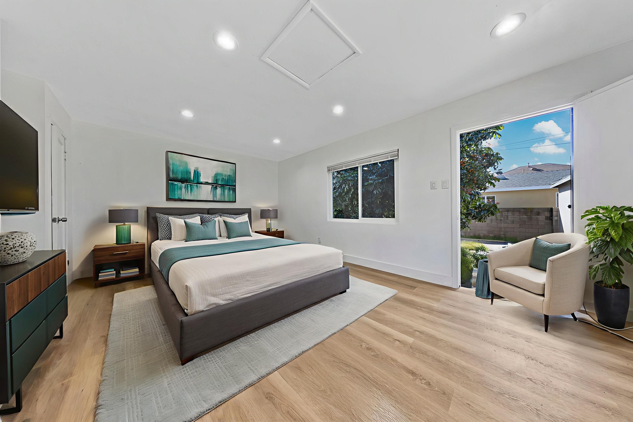 IMG_5935 virtually staged.jpeg