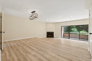 Spacious dining & living rooms