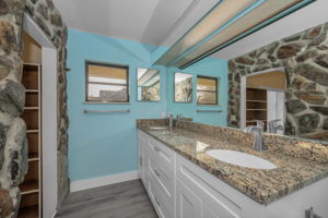 Master Bathroom1c