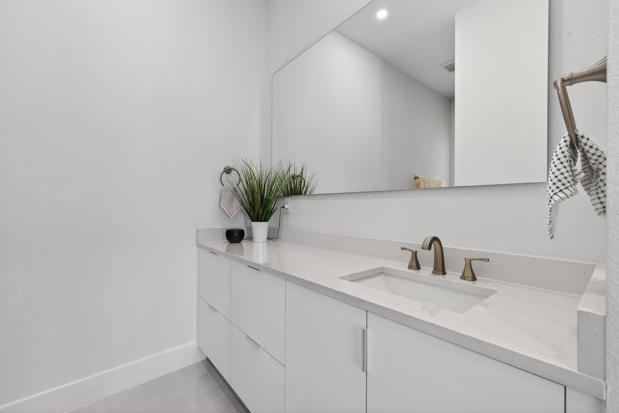 Guest Bathroom 1 of 2