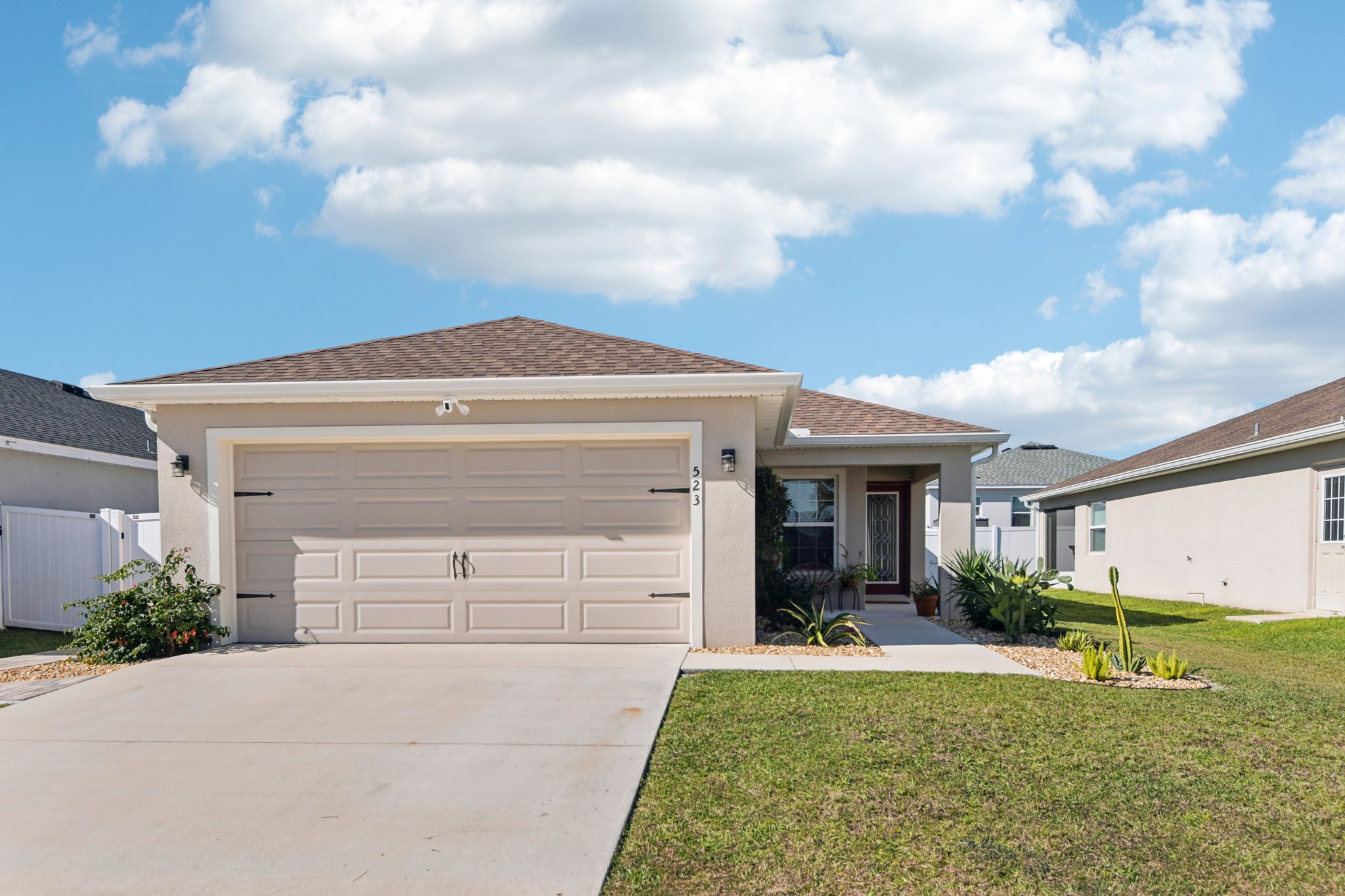 Valentina Ln-S1701-001.jpg