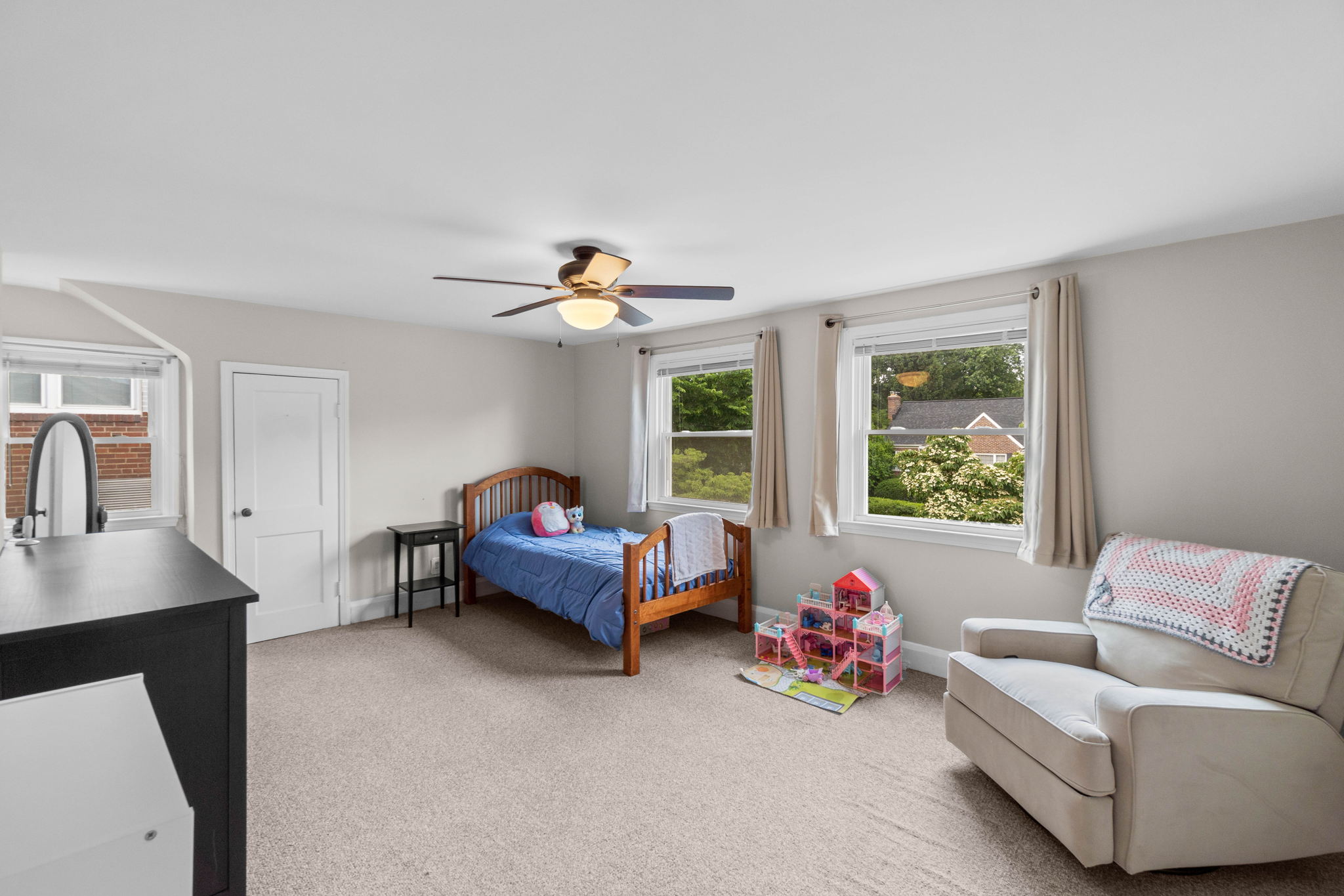 upper bedroom-17