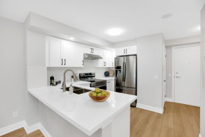 5233 Dundas St W, Etobicoke, ON M9B 6M1, Canada Photo 8