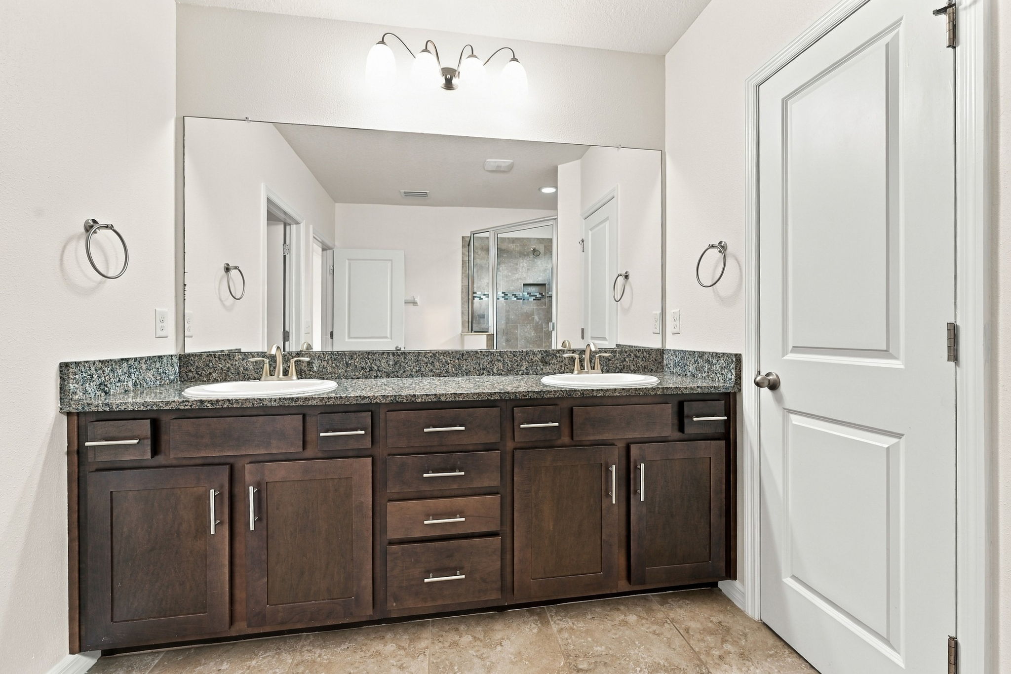 Primary Bathroom1c