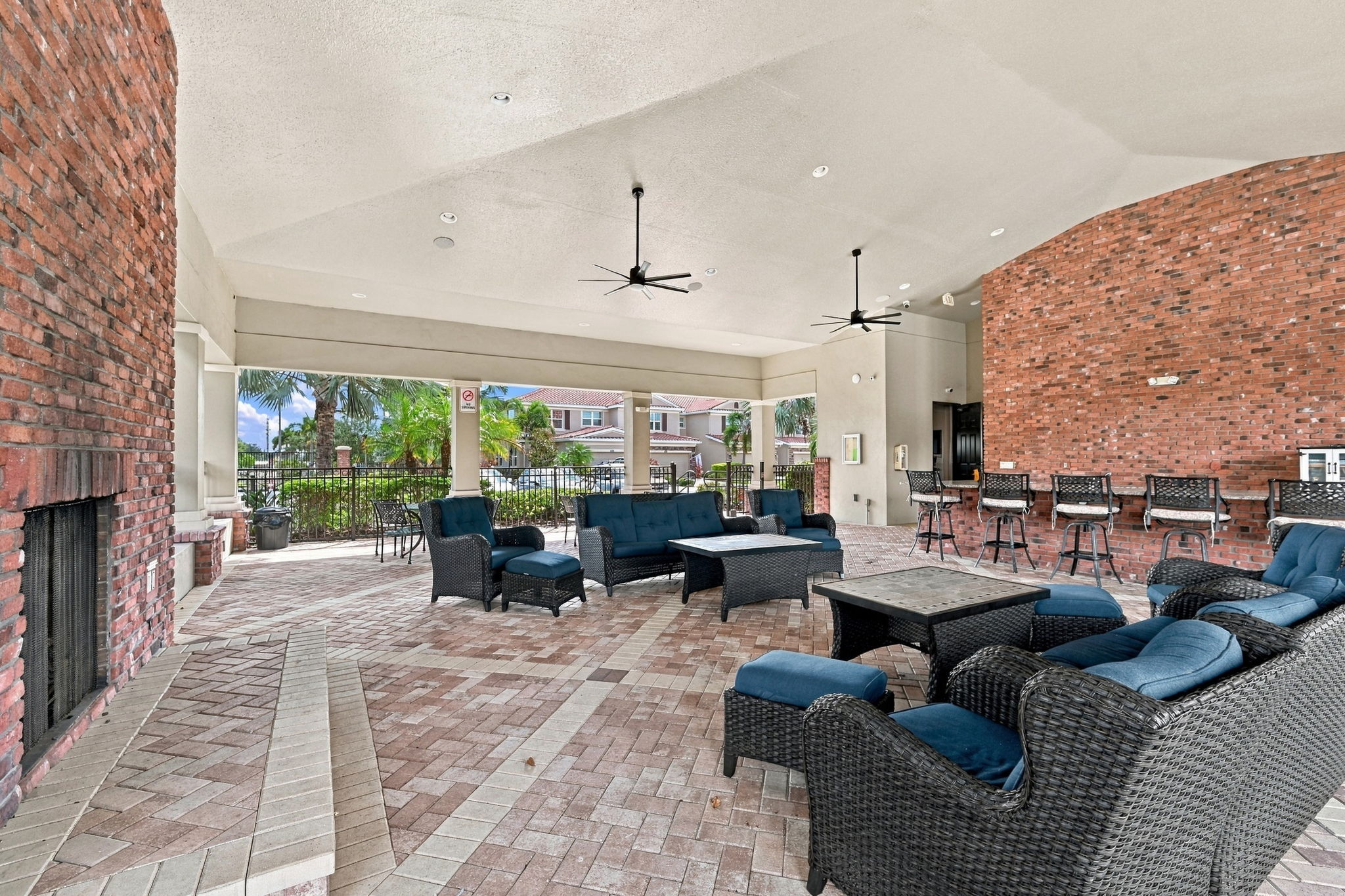 Colonnade10