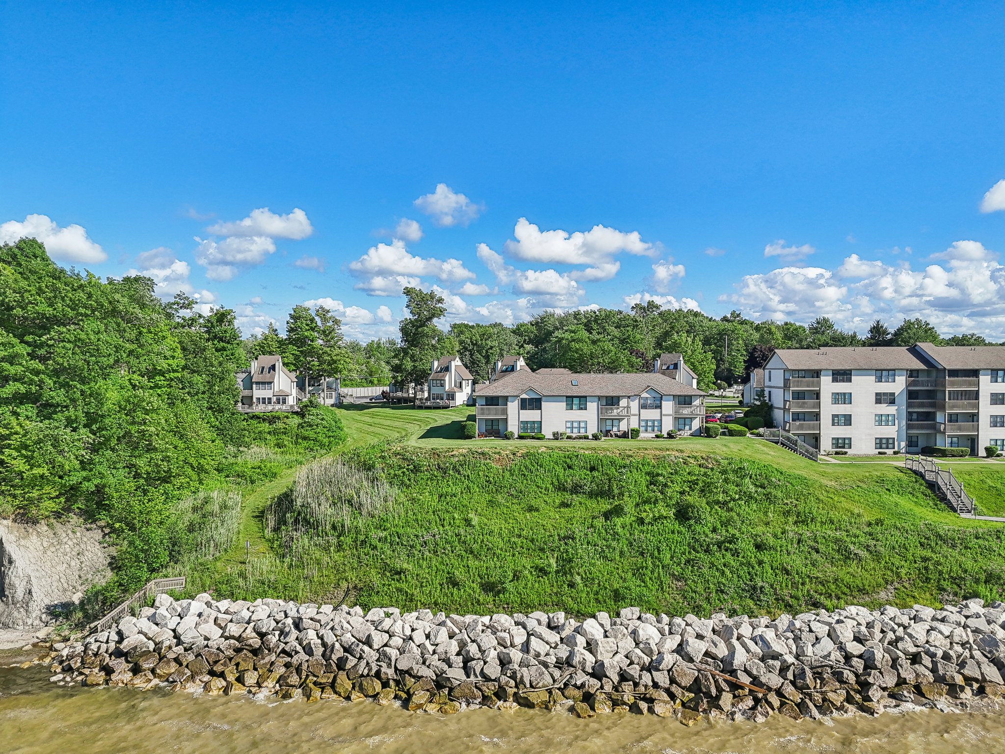 Lake Rd W apt 1024-016.jpg