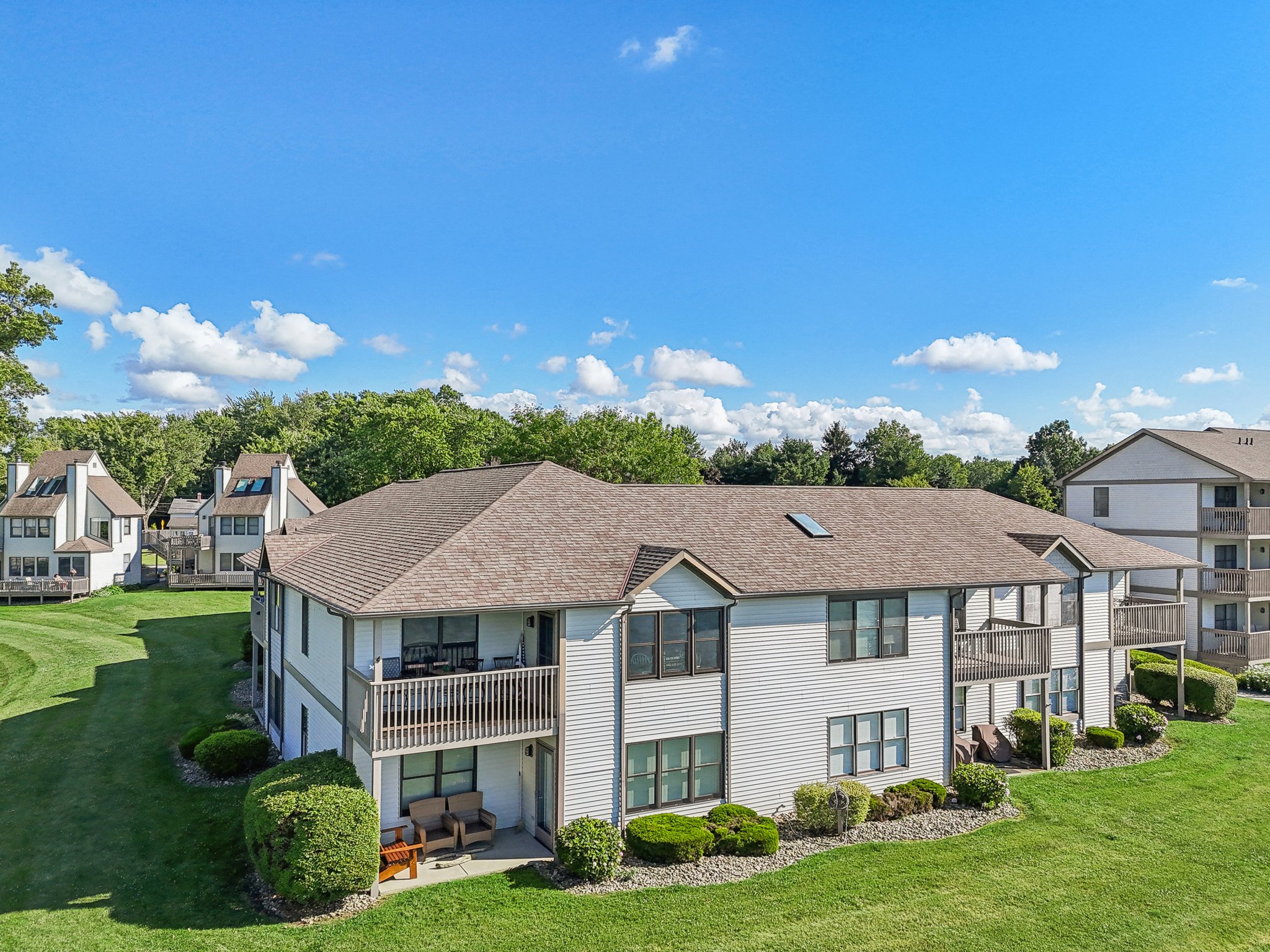 Lake Rd W apt 1024-017.jpg