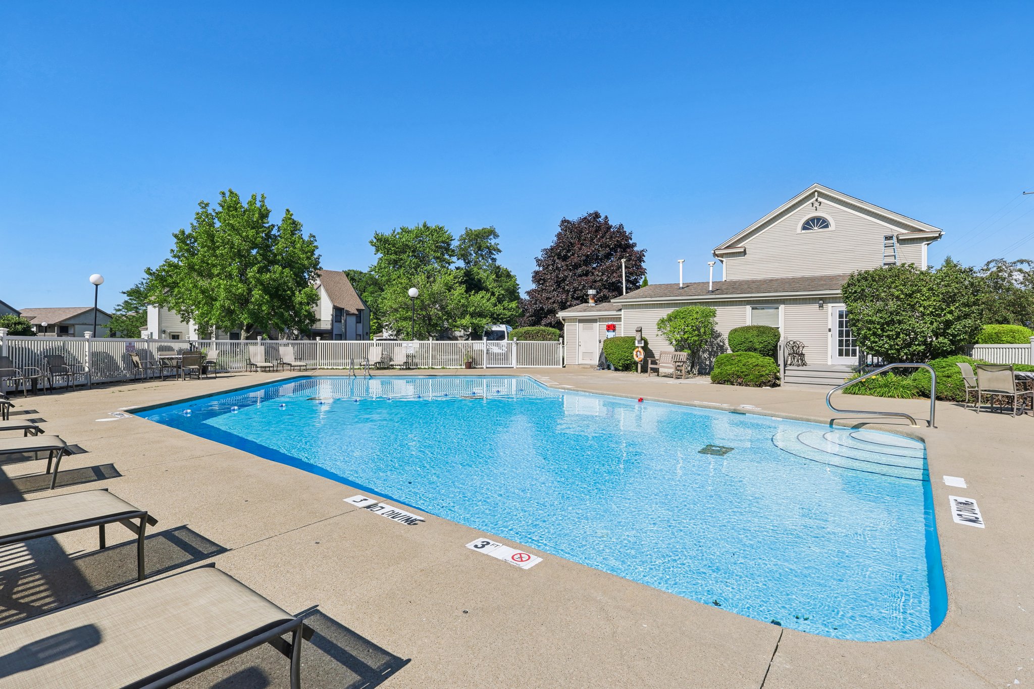 Lake Rd W apt 1024-021.jpg