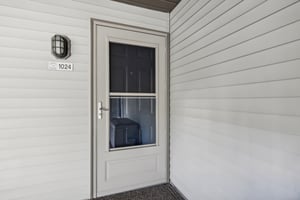 Lake Rd W apt 1024-001.jpg