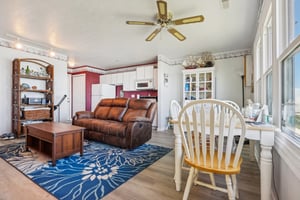 Lake Rd W apt 1024-002.jpg
