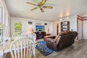 Lake Rd W apt 1024-003.jpg
