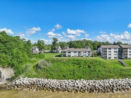 Lake Rd W apt 1024-016.jpg