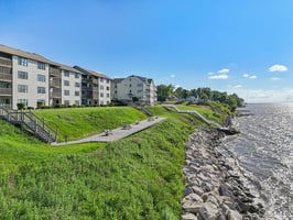 Lake Rd W apt 1024-018.jpg