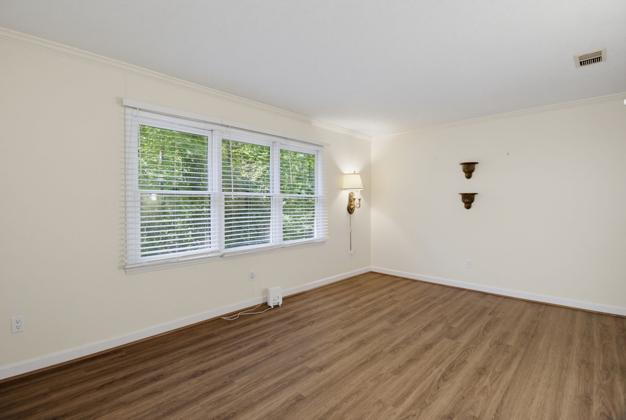 524 Eastwood Dr-6