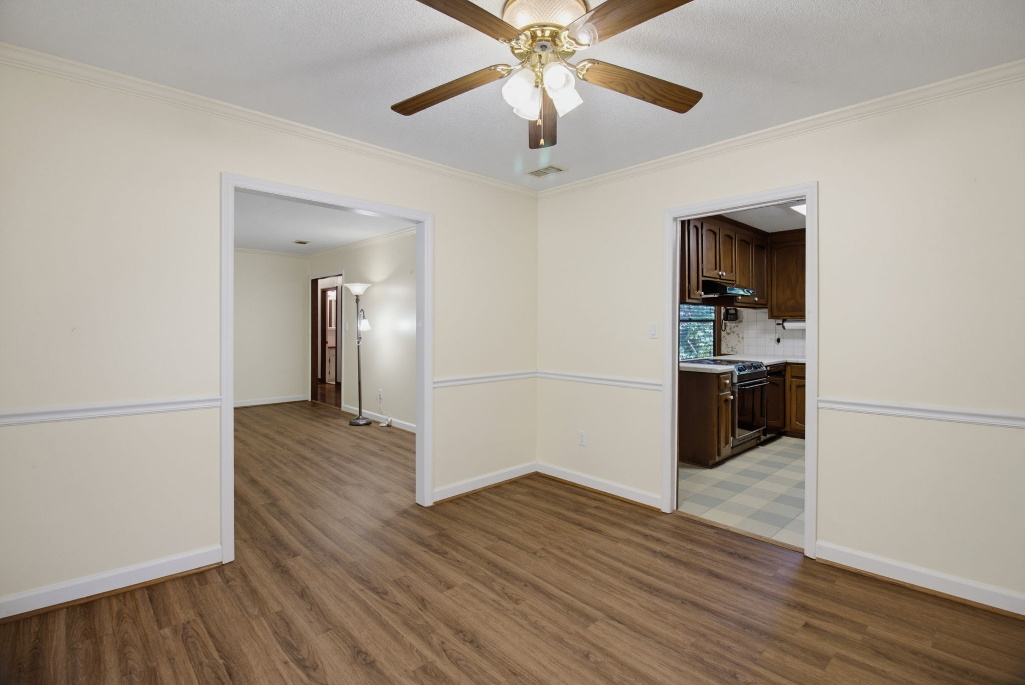 524 Eastwood Dr-8