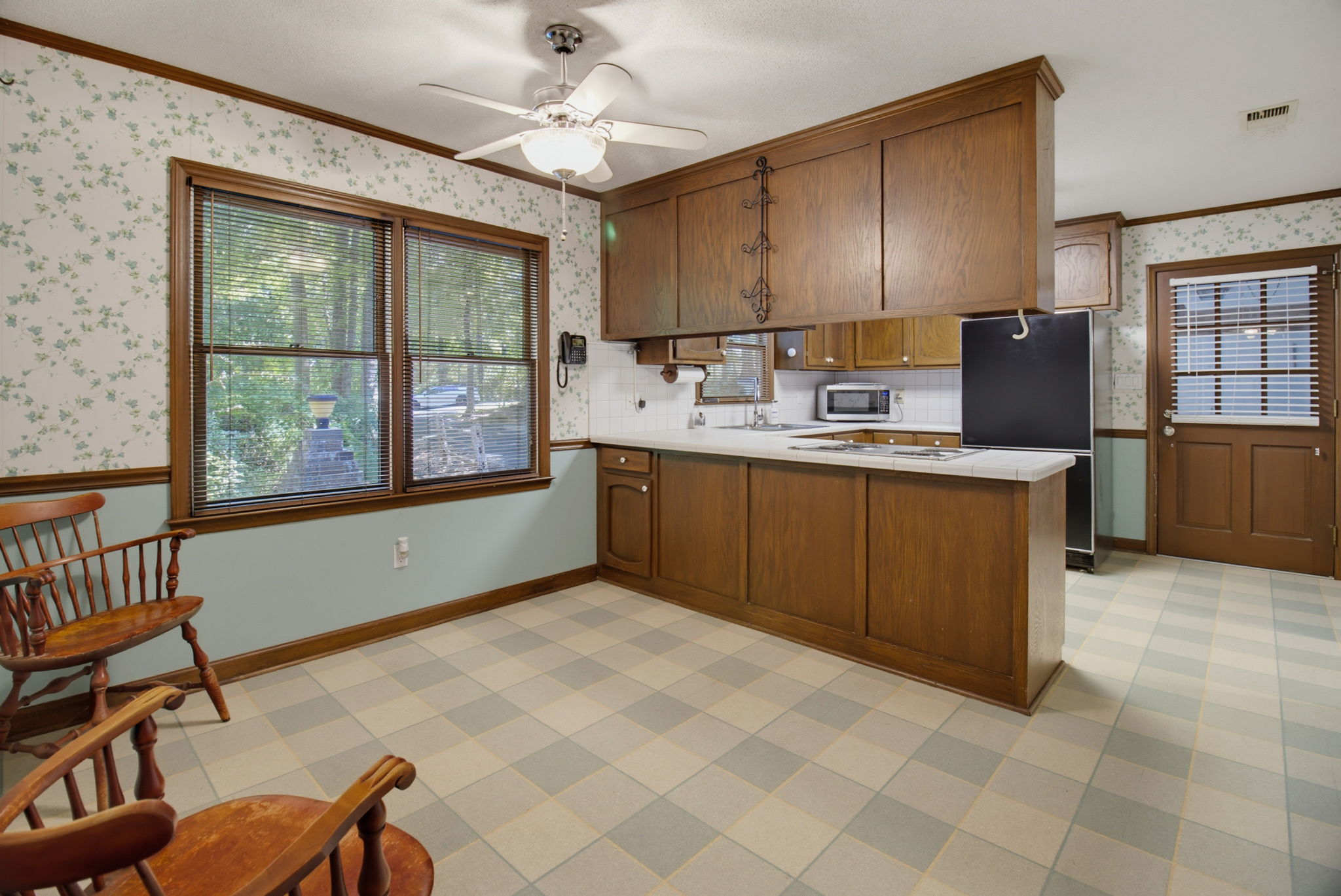 524 Eastwood Dr-13