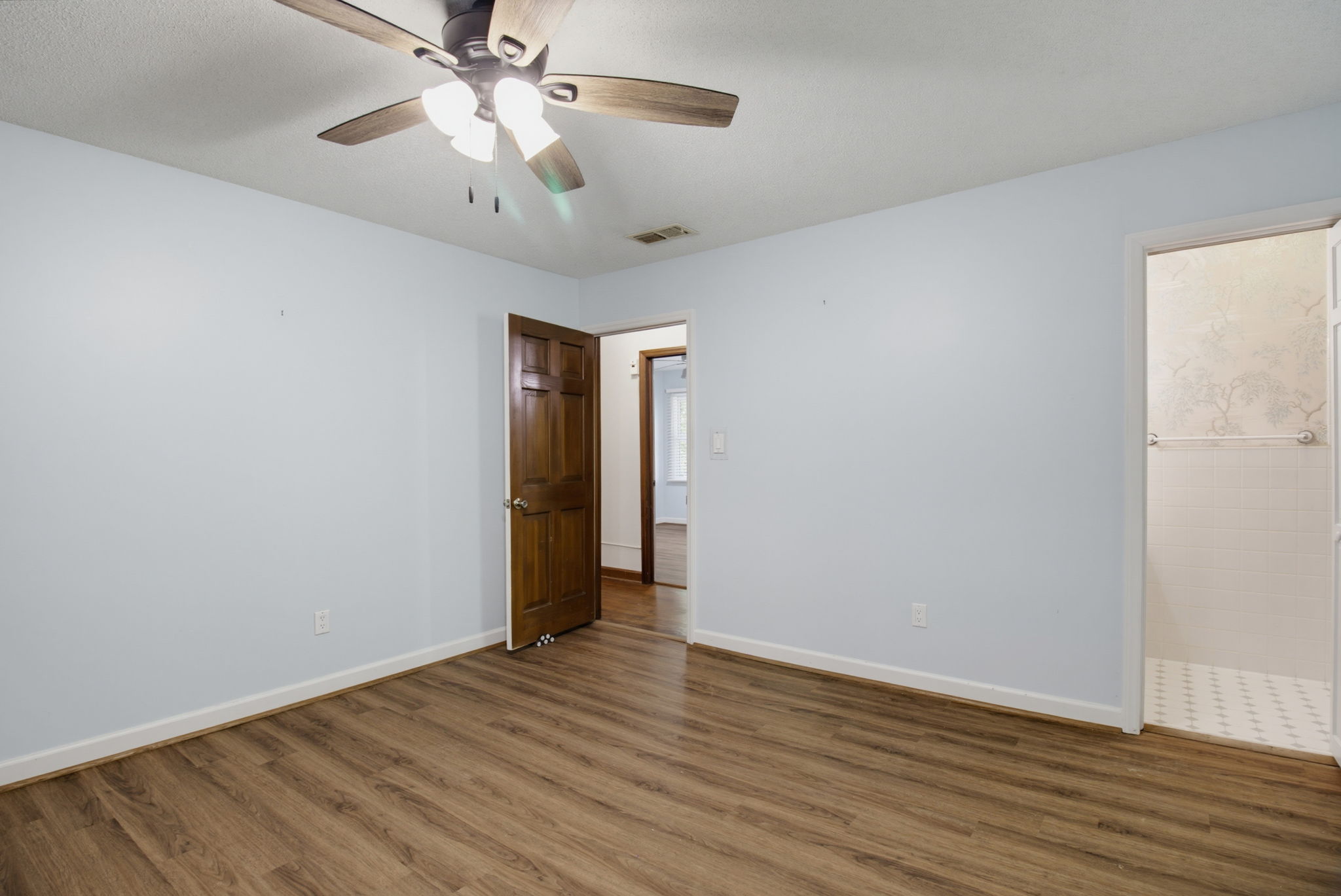 524 Eastwood Dr-15
