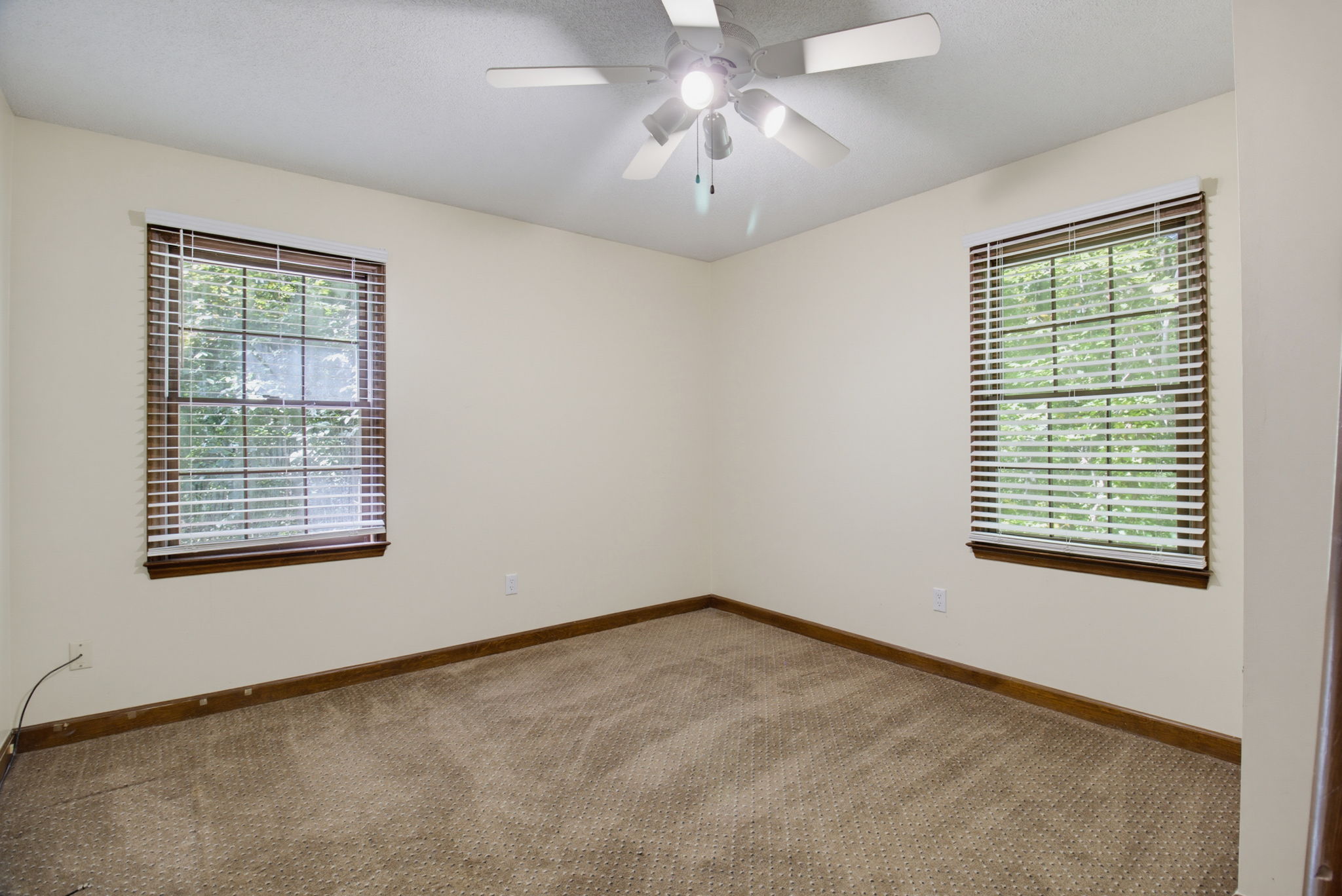 524 Eastwood Dr-17