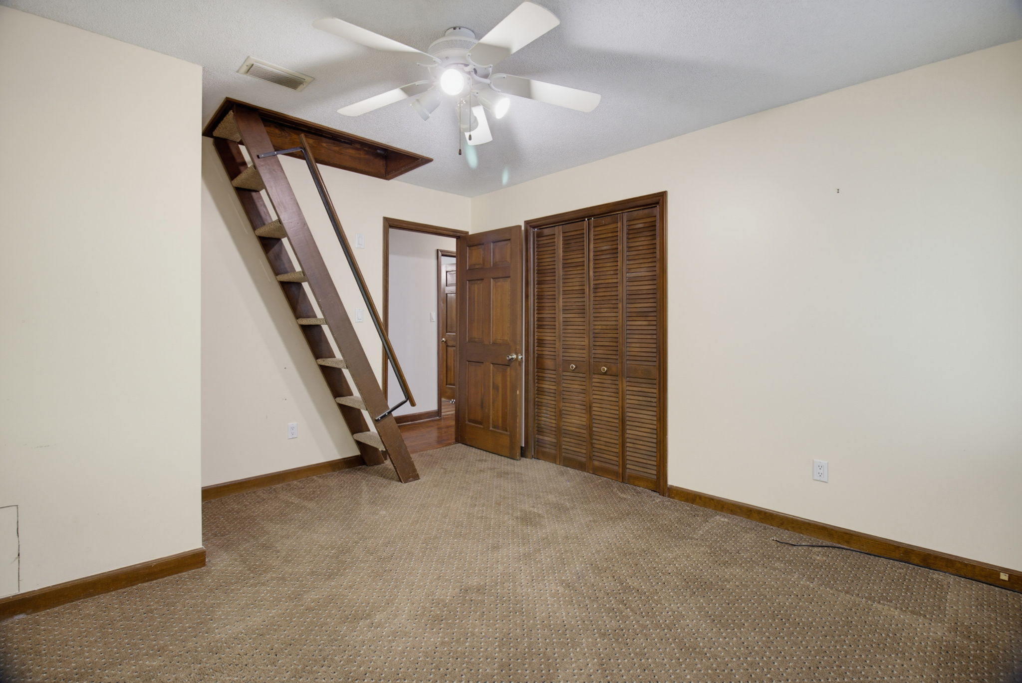 524 Eastwood Dr-18