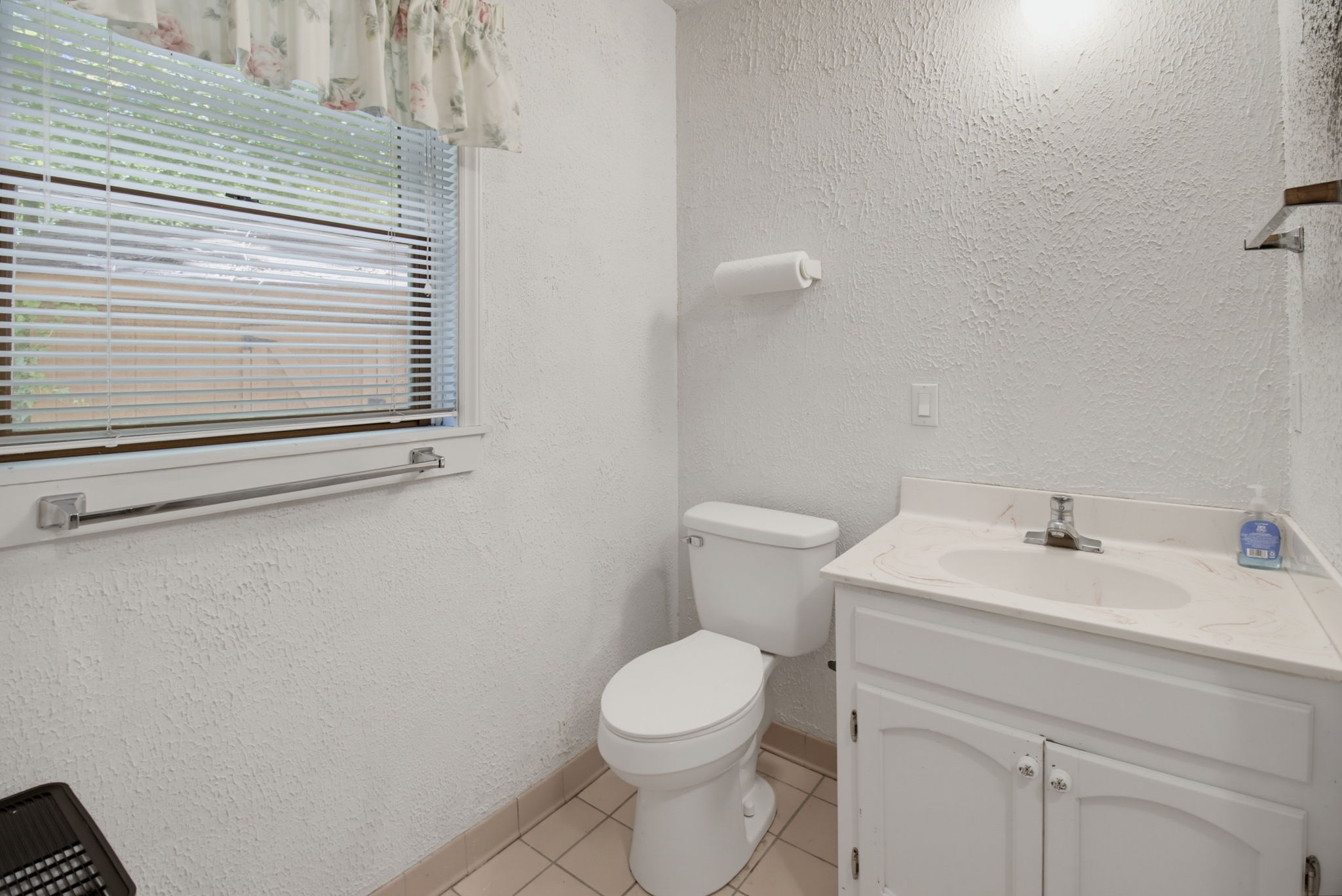 524 Eastwood Dr-28