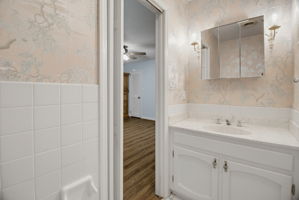 524 Eastwood Dr-16