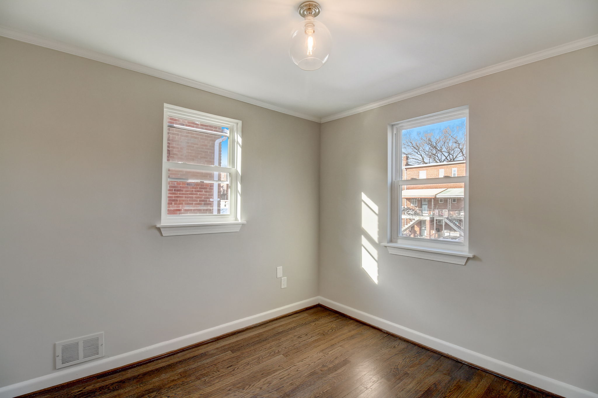 Oglethorpe St NE-027