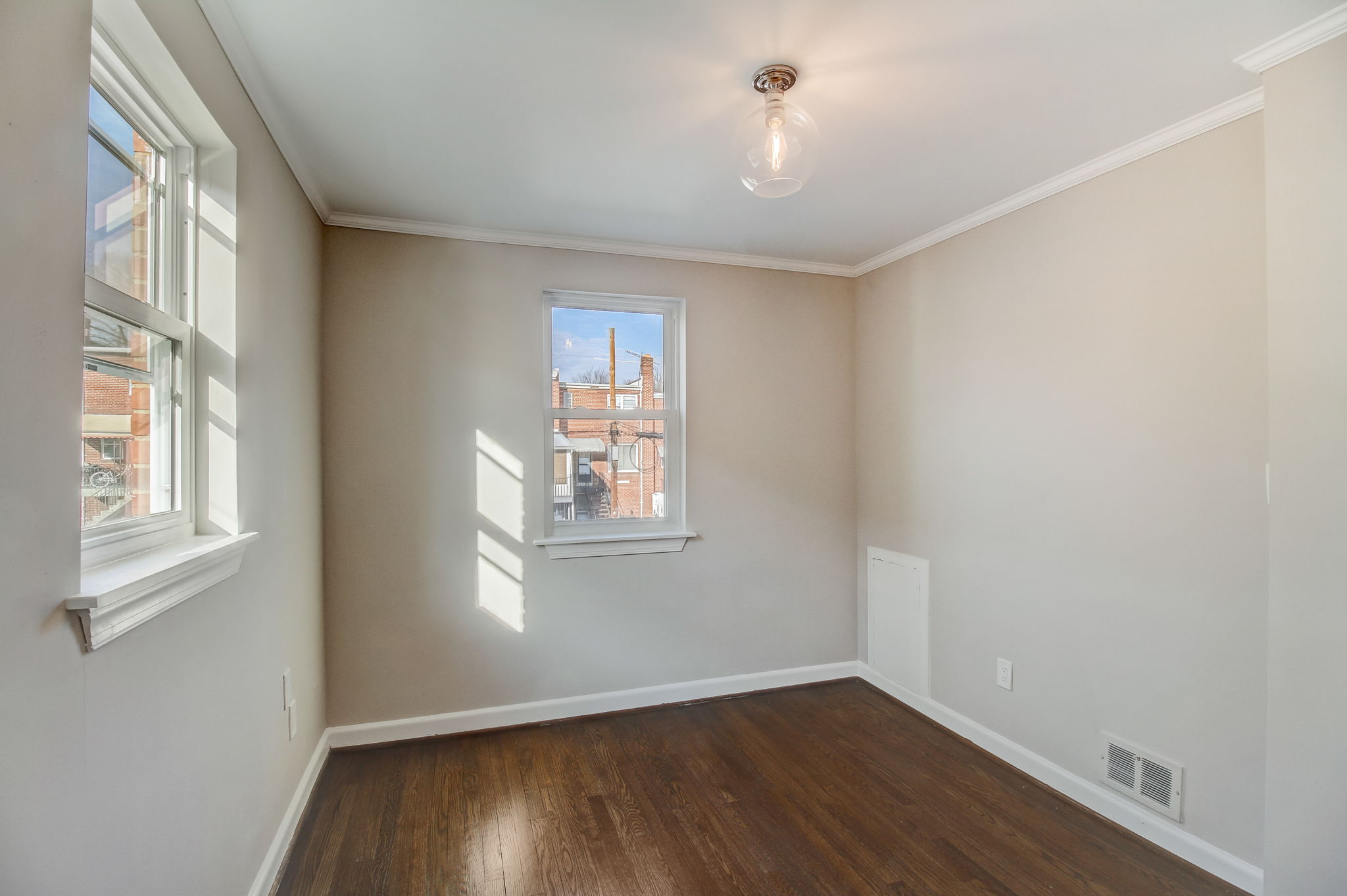 Oglethorpe St NE-028