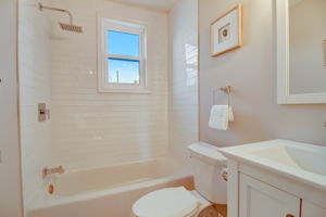 Oglethorpe St NE-025