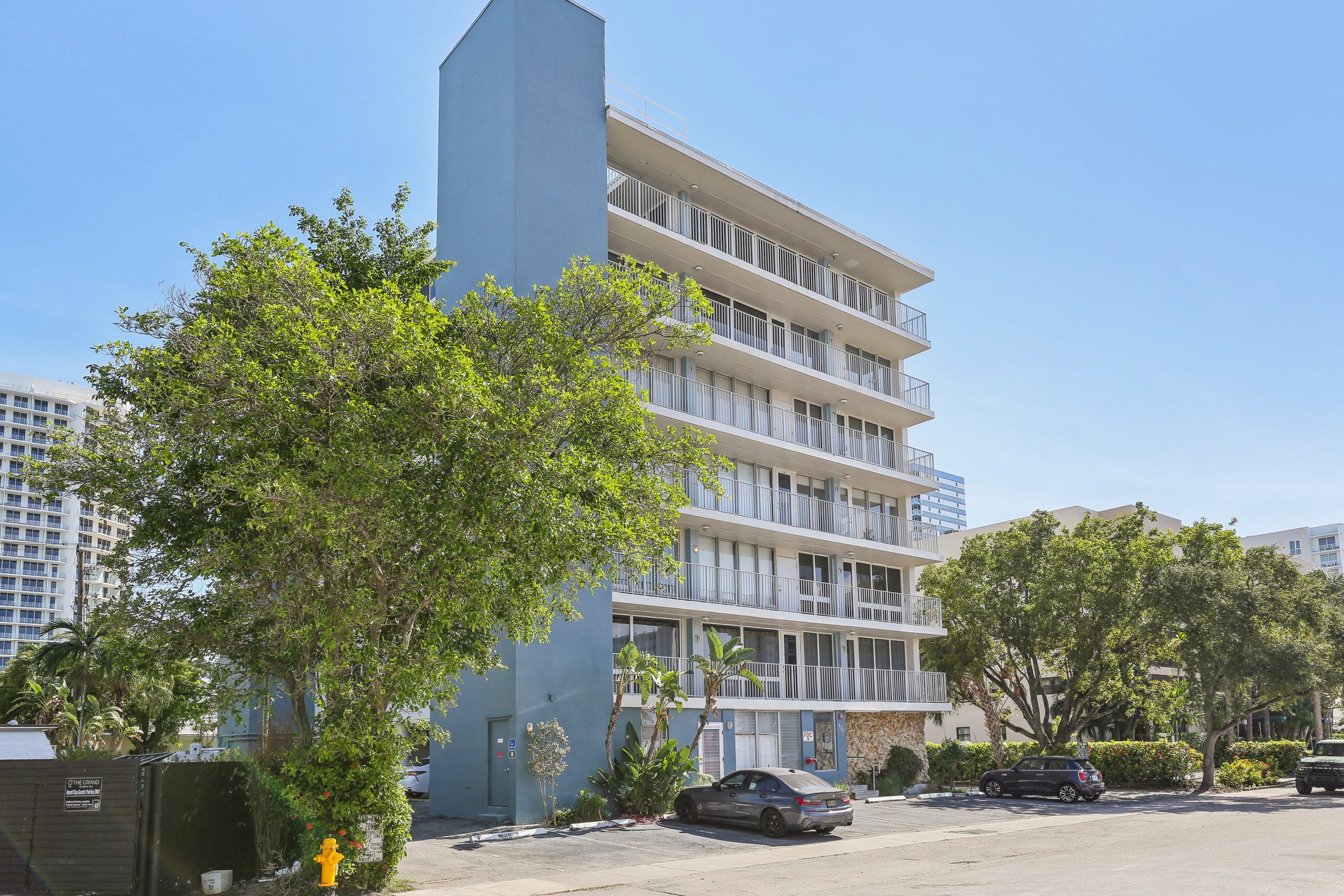 Orton Ave #604-003.jpg