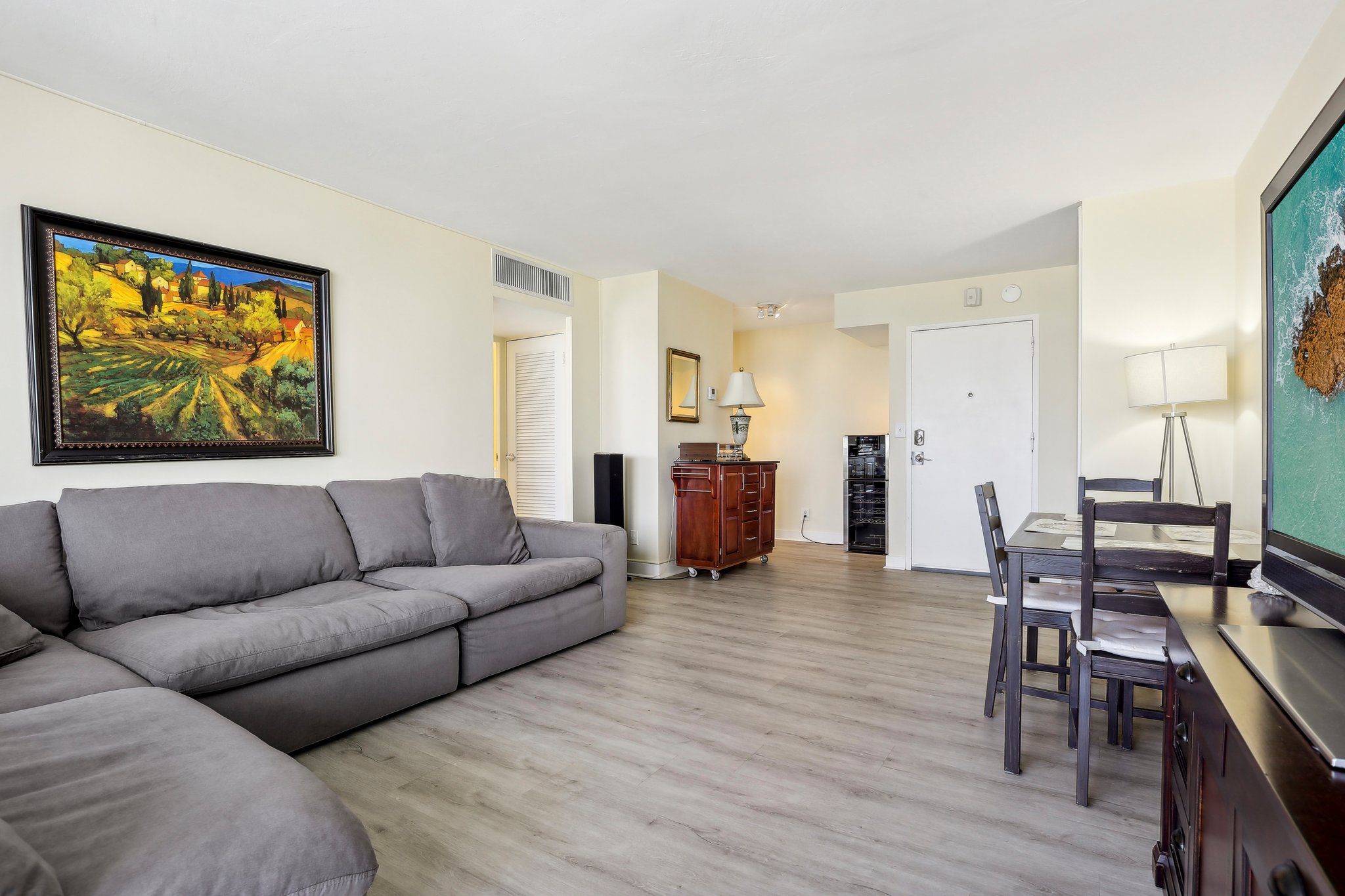 Orton Ave #604-014.jpg