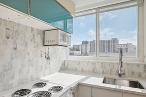 Orton Ave #604-011.jpg