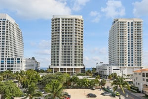 Orton Ave #604-032.jpg