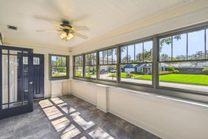 Sun filled space would be a perfect office